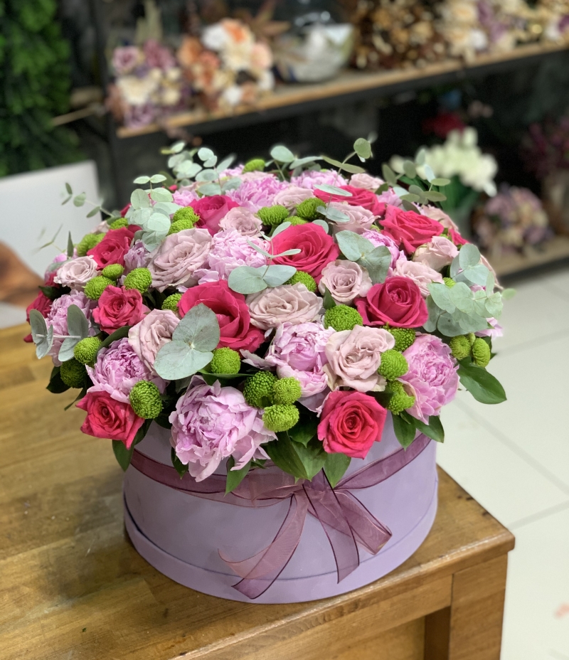 Pembe Şakayık & Gül Kutu Aranjmanı