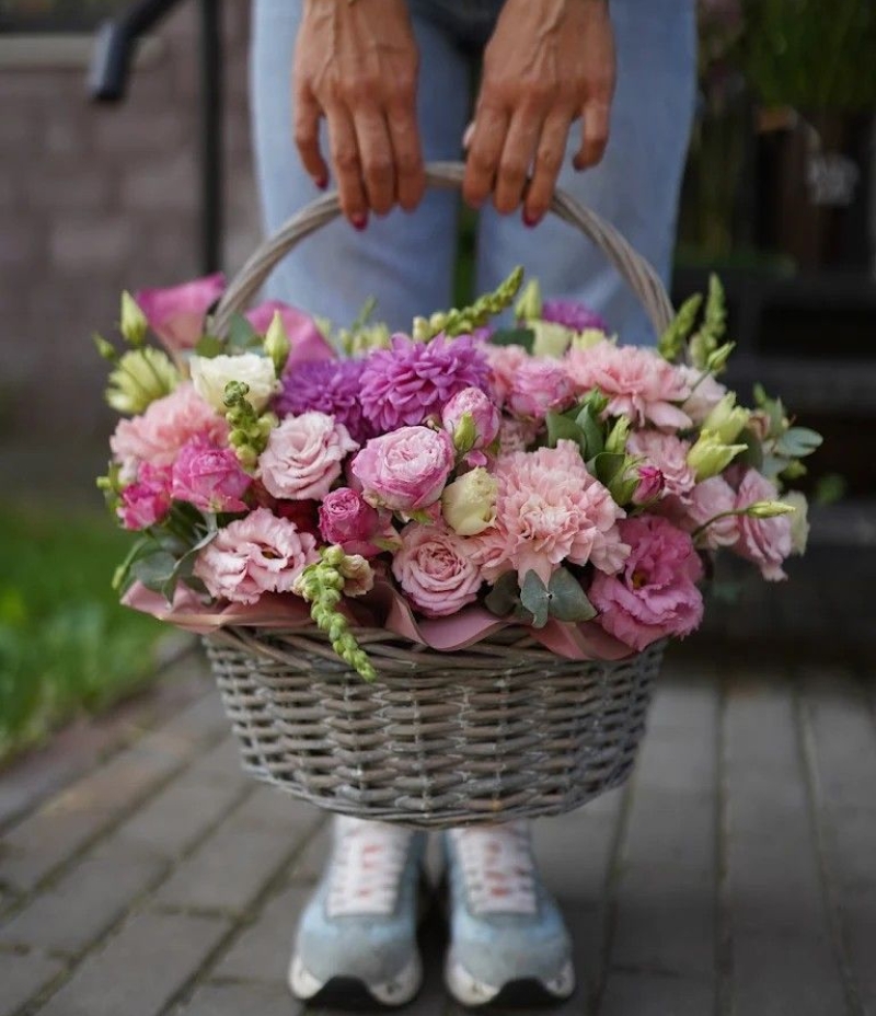Pastel Pembe Çiçek Sepeti (Romantic Garden)