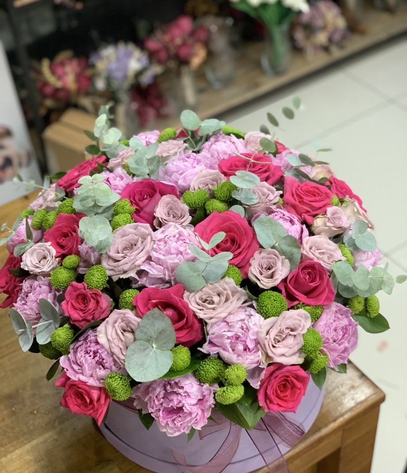 Pembe Şakayık & Gül Kutu Aranjmanı