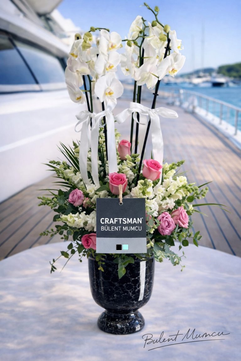 Pembe Güller Ve Orkide 